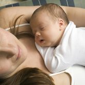 Πώς να βιώσουμε τη μητρότητα που ήρθε στη ζωή μας